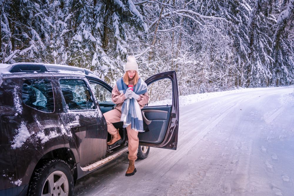 Zimowe wyjazdy na narty a akumulator – najczęstsze problemy kierowców i kiedy potrzebna jest pomoc drogowa